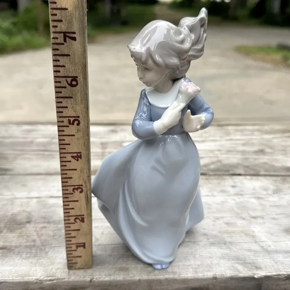 Vtg Lladro Nao Girl On A Windy Day With Bouquet Blue Gown 1988